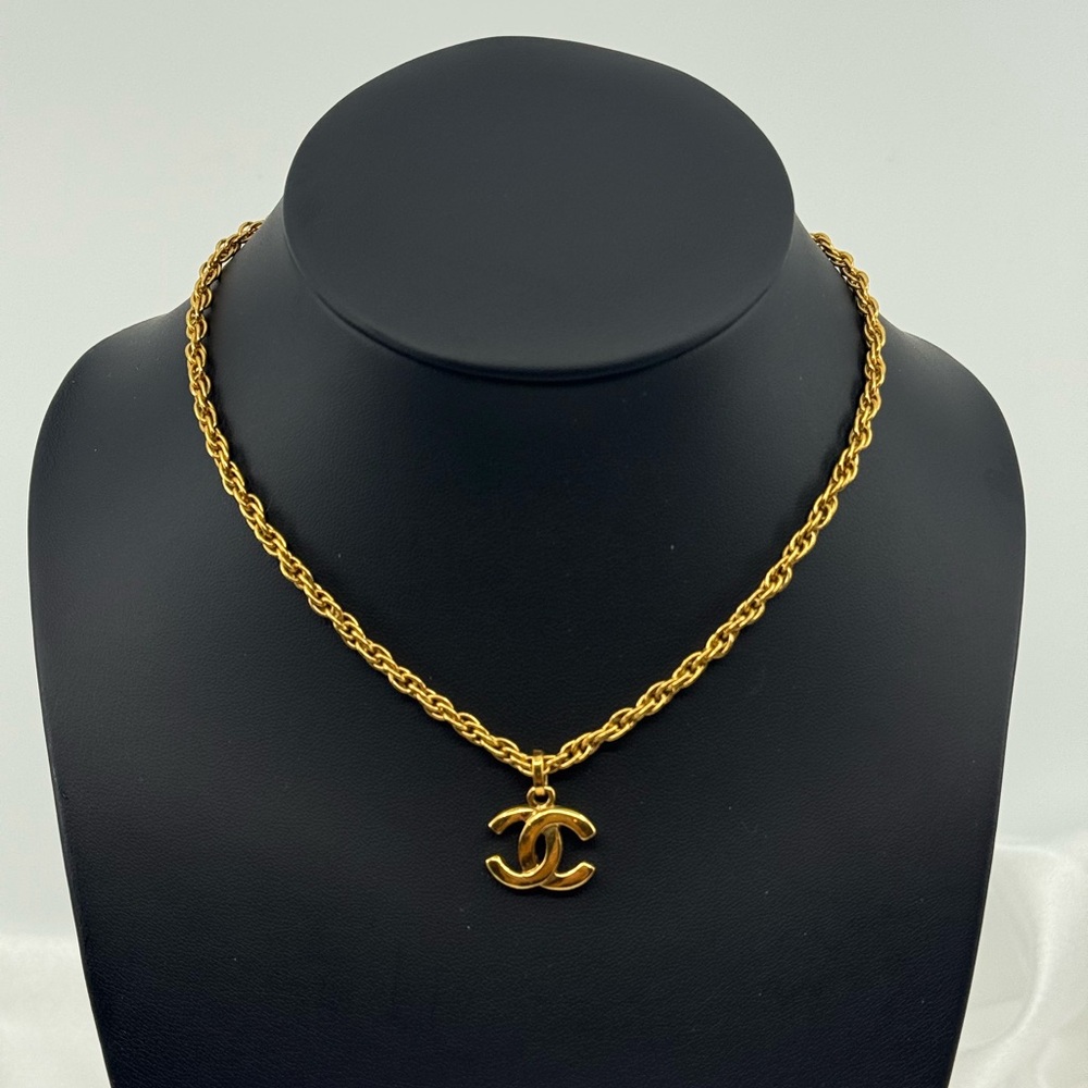 Vintage Chanel Small Gold CC Chain Pendant Necklace